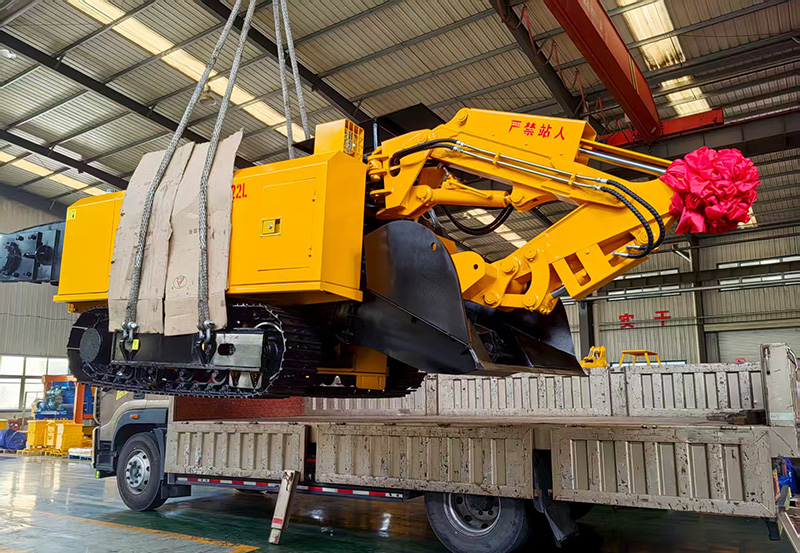 山东矿安机电自主研发的矿用扒渣机成功装车发货
